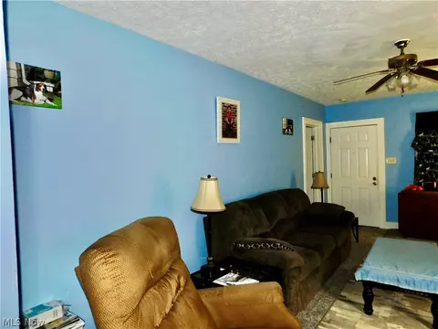 Living - 421 Celtic St, Akron, OH 44314 photo 1 of 4