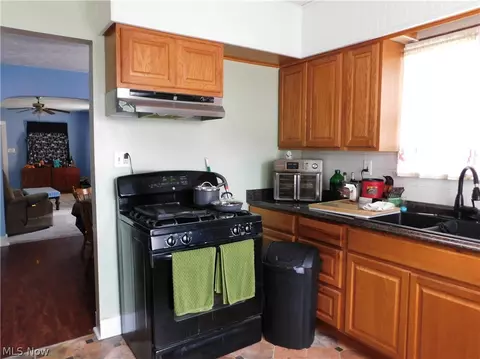 Kitchen - 421 Celtic St, Akron, OH 44314 photo 1 of 2