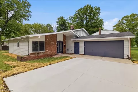 6195 Stafford Dr, North Olmsted, OH 44070