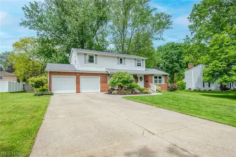 300 Tanglewood Trl, Wadsworth, OH 44281