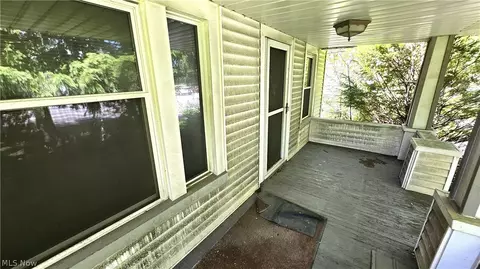 14522 Granger Rd, Maple Heights, OH 44137 photo 5