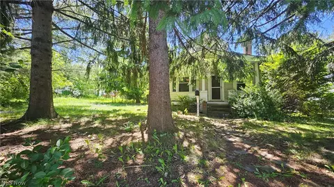 14522 Granger Rd, Maple Heights, OH 44137 photo 2