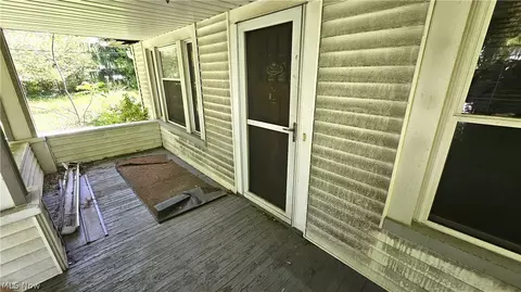 14522 Granger Rd, Maple Heights, OH 44137 photo 4