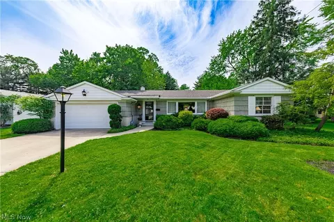 1750 Kenton Cir, Lyndhurst, OH 44124