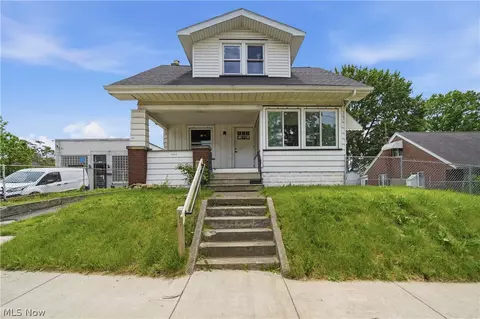 1304 W Waterloo Rd, Akron, OH 44314