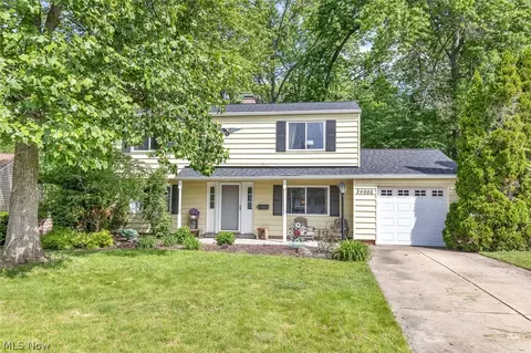 24000 Amesbury Dr, North Olmsted, OH 44070