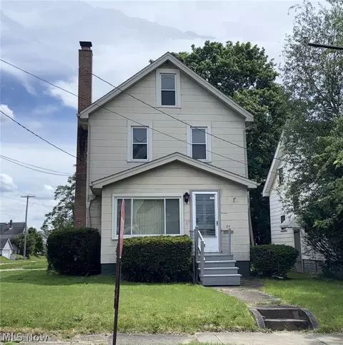 85 Smithsonian St, Girard, OH 44420