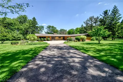 28833 Clark Dr, Wickliffe, OH 44092