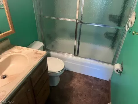 Bath - 1153 Gulf Rd, Elyria, OH 44035 photo 2 of 2