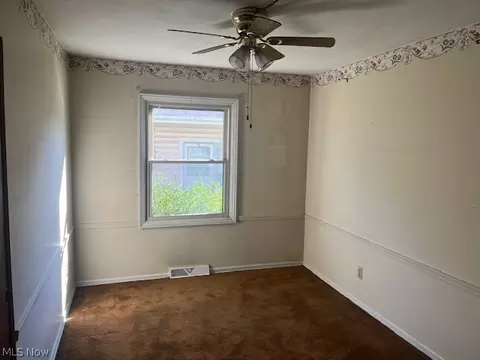 Bedroom - 1153 Gulf Rd, Elyria, OH 44035 photo 2 of 5