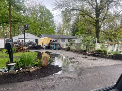 6820 Avon St, Newton Falls, OH 44444