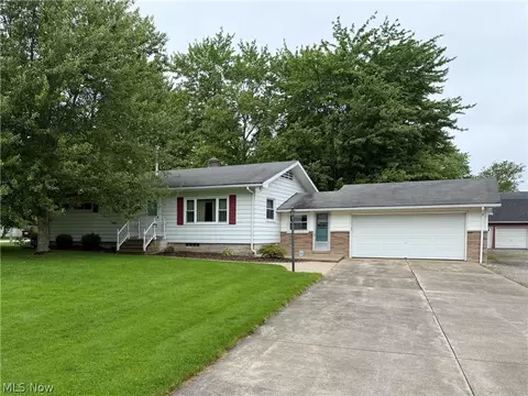 4805 Hoagland Blackstub Rd, Cortland, OH 44410