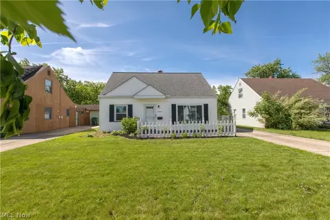 26890 Drakefield Ave, Euclid, OH 44132