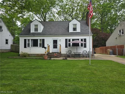 2666 Owaisa Rd, Cuyahoga Falls, OH 44221