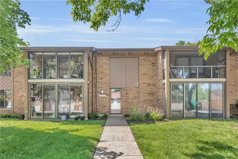 22946 Mastick Rd #202, Fairview Park, OH 44126