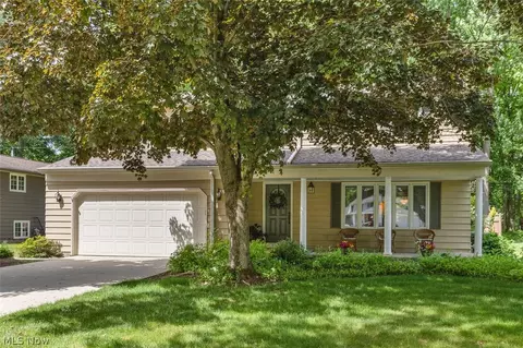 5756 Dorothy Dr, North Olmsted, OH 44070