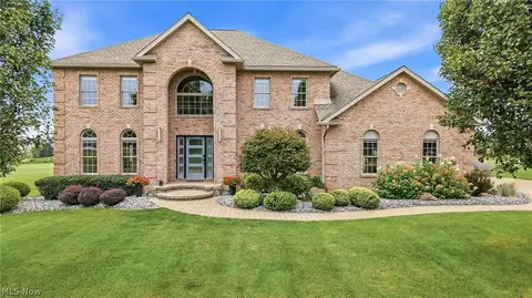 157 Homestead Dr, Columbiana, OH 44408