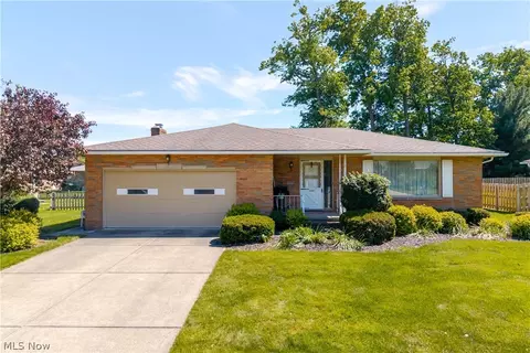 13899 Chippewa Trl, Middleburg Heights, OH 44130
