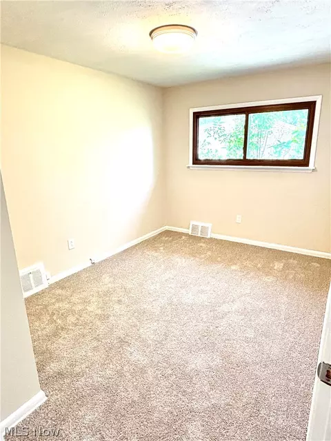 15460 Rademaker Dr, Brook Park, OH 44142 photo 12