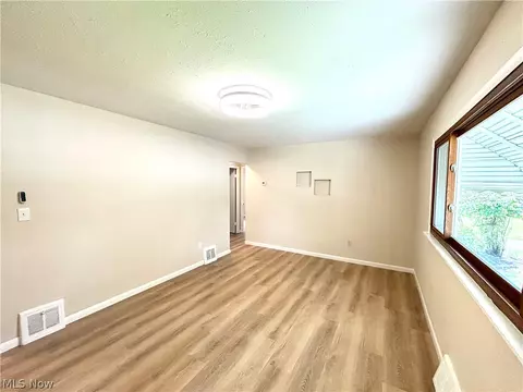 15460 Rademaker Dr, Brook Park, OH 44142 photo 10