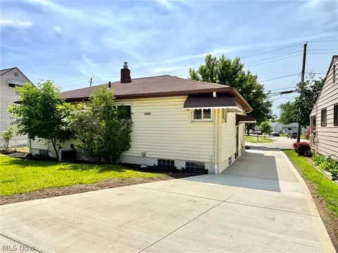 15460 Rademaker Dr, Brook Park, OH 44142 photo 3