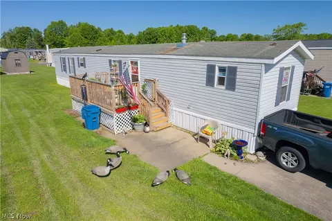 2163 Parkway Dr, Deerfield, OH 44411