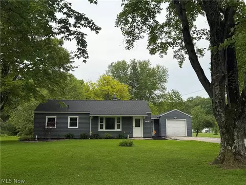 11800 Frost Rd, Mantua, OH 44255