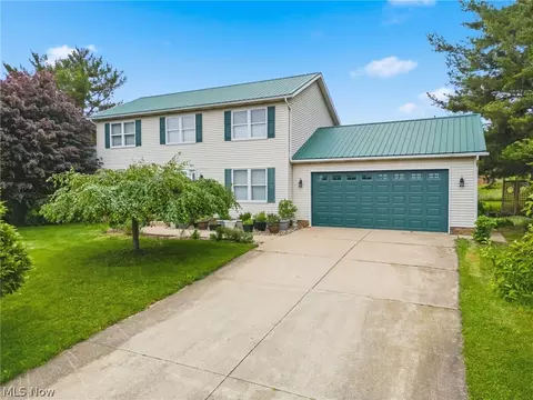 4839 Manchester Ave SW, Navarre, OH 44662