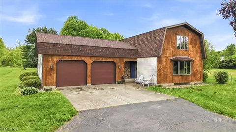 6667 Chestnut Ridge Rd, Hubbard, OH 44425