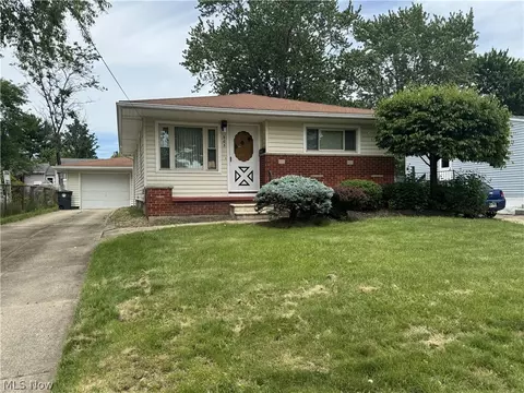 905 Carnegie Ave, Akron, OH 44314