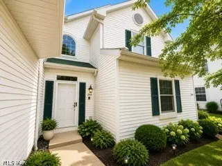 244 Vista Cir #15B, North Olmsted, OH 44070