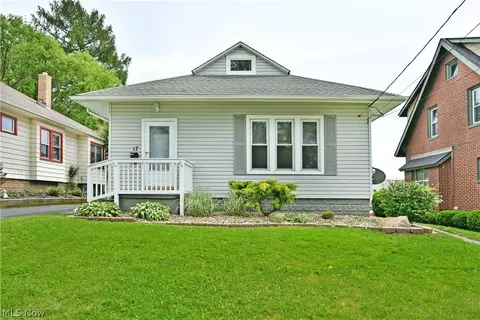 17 E Prospect St, Girard, OH 44420