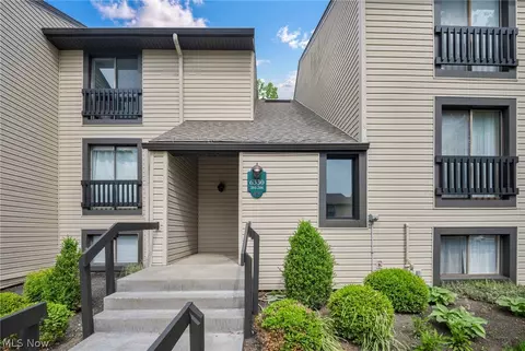 6330 Greenwood #205, Northfield, OH 44067