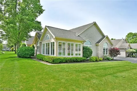 1103 Willow Brook Dr NE, Warren, OH 44483