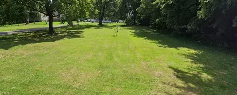 4 Th St SE, Canton, OH 44707