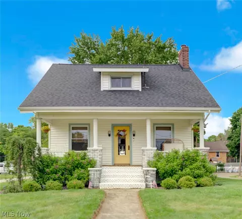 517 W Main St, Malvern, OH 44644
