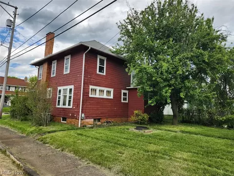 Exterior - 2336 10th St NW, Canton, OH 44708 photo 2 of 3