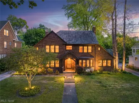2840 Berkshire Rd, Cleveland Heights, OH 44118