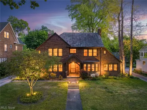 2840 Berkshire Rd, Cleveland Heights, OH 44118