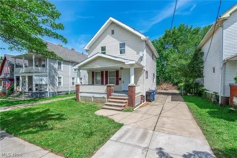 8005 Vineyard Ave, Cleveland, OH 44105
