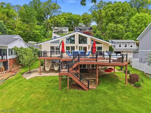 28 E Mohawk Dr, Malvern, OH 44644