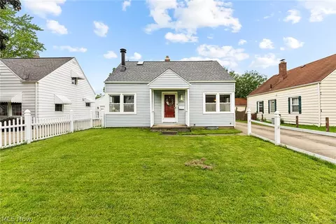 3211 Oakwood Dr, Cuyahoga Falls, OH 44221