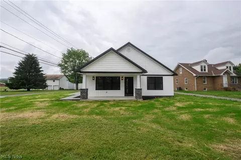 1545 Roanoke Ave, Uhrichsville, OH 44683