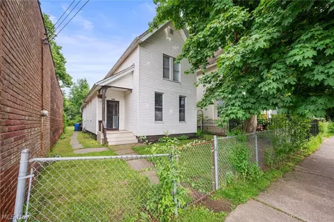 1911 W 65th St, Cleveland, OH 44102