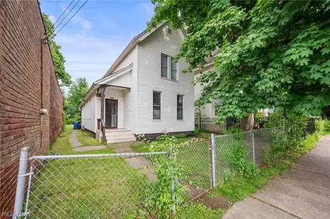 1911 W 65th St, Cleveland, OH 44102