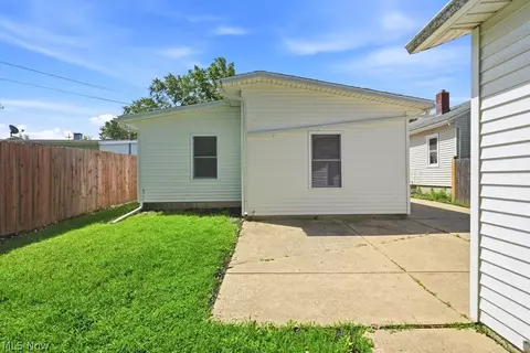 176 Clinton Ave, Elyria, OH 44035 photo 6