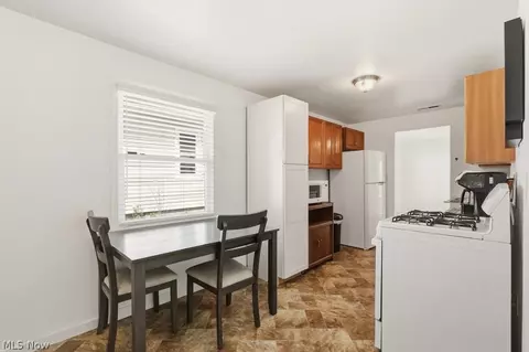 176 Clinton Ave, Elyria, OH 44035 photo 13