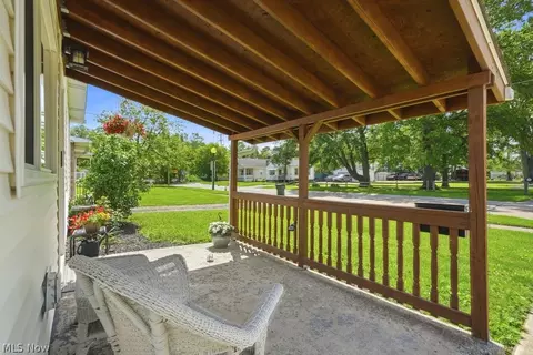 176 Clinton Ave, Elyria, OH 44035 photo 8