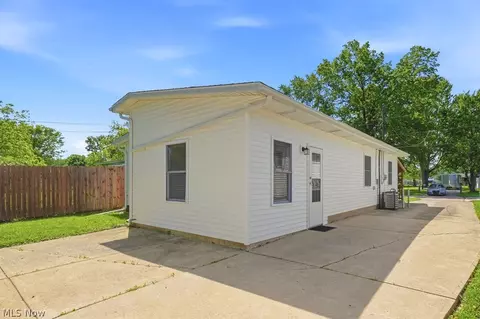176 Clinton Ave, Elyria, OH 44035 photo 5