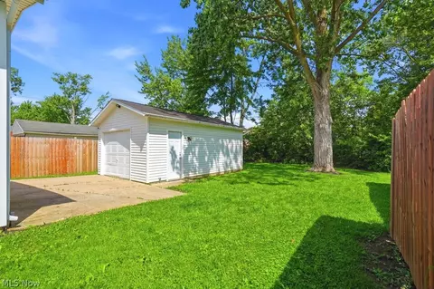176 Clinton Ave, Elyria, OH 44035 photo 7